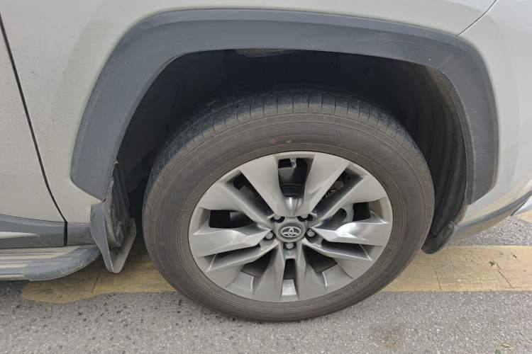 Used Toyota Wildlander 2020 2.0L CVT 4x4 Luxury Edition Right Front Wheel Hub