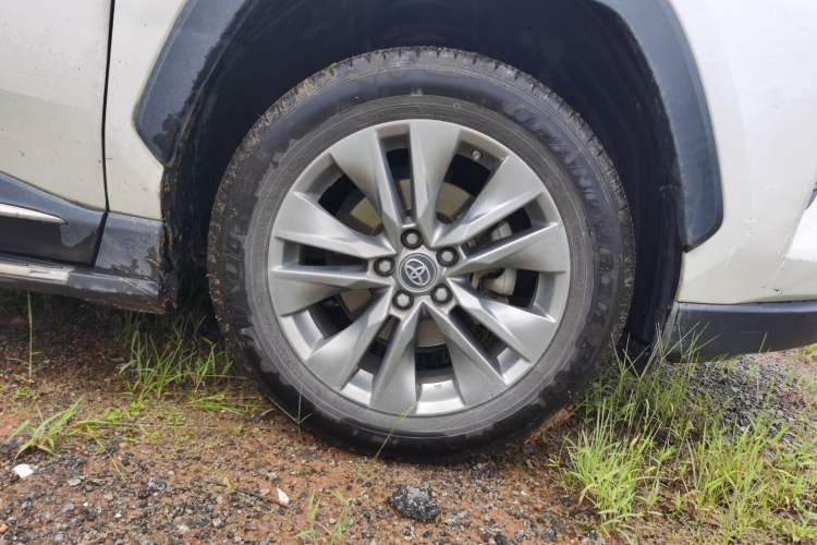 Used Toyota Wildlander 2020 2.0L CVT 4x4 Luxury Edition Right Front Wheel Hub