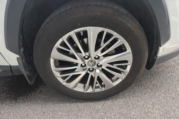 Used Toyota Wildlander 2020 2.0L CVT Two-Wheel Drive Prestige Edition Right Front Wheel Hub