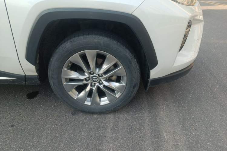 Used Toyota Wildlander 2020 2.0L CVT 4x4 Luxury Edition Right Front Wheel Hub