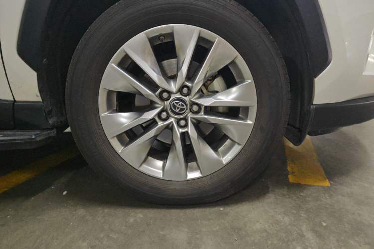 Used Toyota Wildlander 2020 Dual-Engine 2.5L E-CVT Two-Wheel Drive Luxury Edition Right Front Wheel Hub