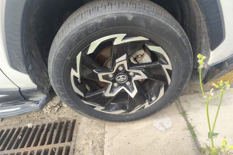 Used Toyota Wildlander 2020 2.0L CVT 4x4 Tech Edition Right Front Wheel Hub