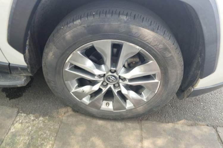 Used Toyota Wildlander 2020 2.0L CVT 4x4 Luxury Edition Right Front Wheel Hub