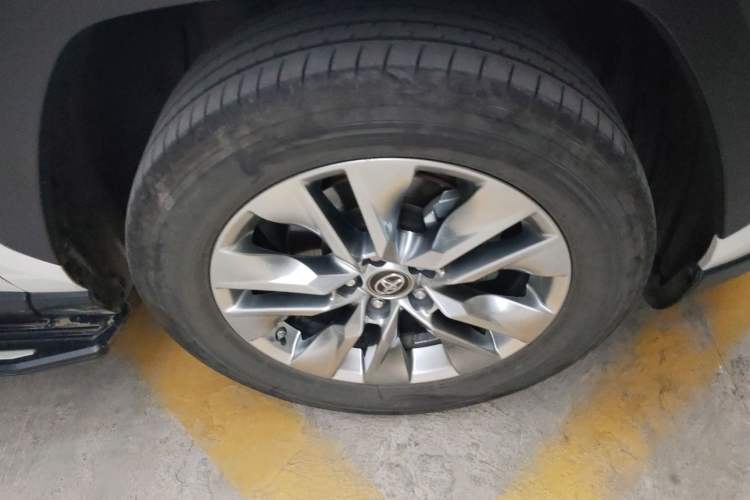 Used Toyota Wildlander 2020 2.0L CVT 4x4 Luxury Edition Right Front Wheel Hub
