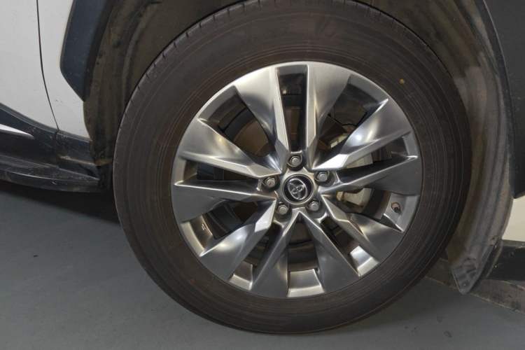Used Toyota Wildlander 2020 Dual-Motor 2.5L E-CVT Four-Wheel Drive Luxury Edition Right Front Wheel Hub