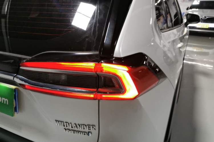 Used Toyota Wildlander 2020 Dual-Motor 2.5L E-CVT Four-Wheel Drive Luxury Edition Right Rear Taillight