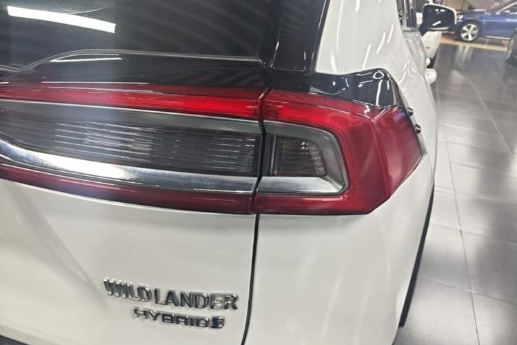 Used Toyota Wildlander 2020 Dual-Motor 2.5L E-CVT Four-Wheel Drive Luxury Edition Right Rear Taillight