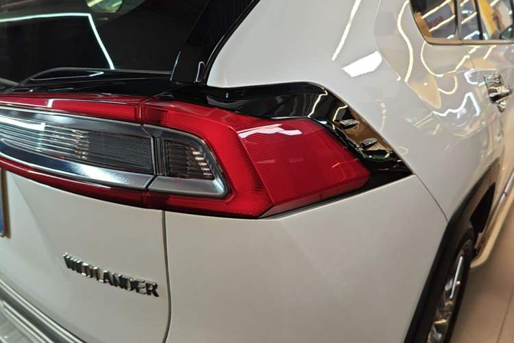 Used Toyota Wildlander 2020 2.0L CVT Two-Wheel Drive Luxury Edition Right Rear Taillight
