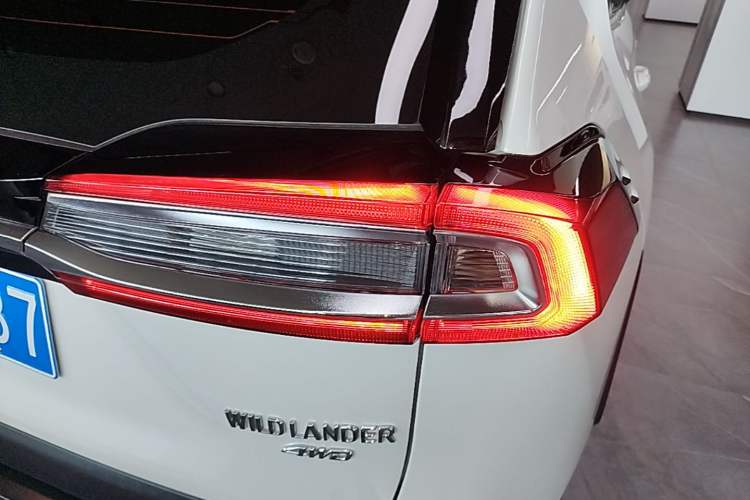 Used Toyota Wildlander 2020 2.0L CVT Four-Wheel Drive Premium Edition Right Rear Taillight