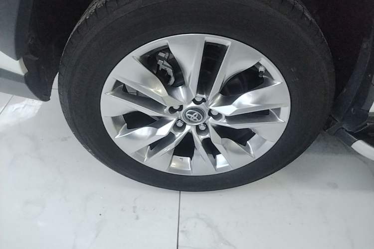Used Toyota Wildlander 2020 Dual-Engine 2.5L E-CVT Two-Wheel Drive Luxury Edition Right Rear Wheel Hub