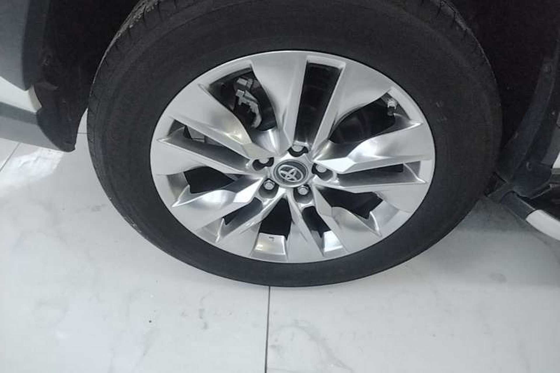Used Toyota Wildlander 2020 Dual-Engine 2.5L E-CVT Two-Wheel Drive Luxury Edition Right Rear Wheel Hub