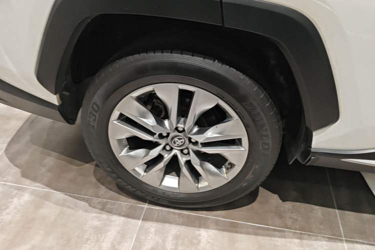 Used Toyota Wildlander 2020 2.0L CVT 4x4 Luxury Edition Right Rear Wheel Hub