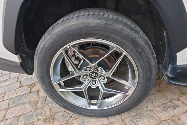 Used Toyota Wildlander 2020 2.0L CVT 4x4 Tech Edition Right Rear Wheel Hub