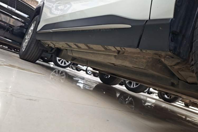 Used Toyota Wildlander 2020 2.0L CVT Two-Wheel Drive Luxury Edition Right Side Sill