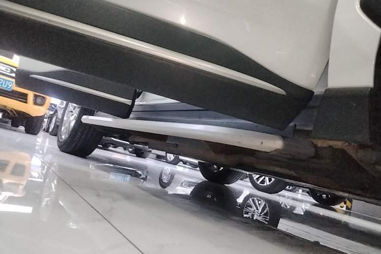 Used Toyota Wildlander 2020 Dual-Engine 2.5L E-CVT Two-Wheel Drive Luxury Edition Right Side Sill