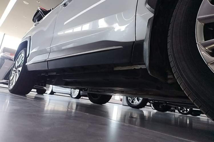 Used Toyota Wildlander 2020 2.0L CVT Four-Wheel Drive Premium Edition Right Side Sill