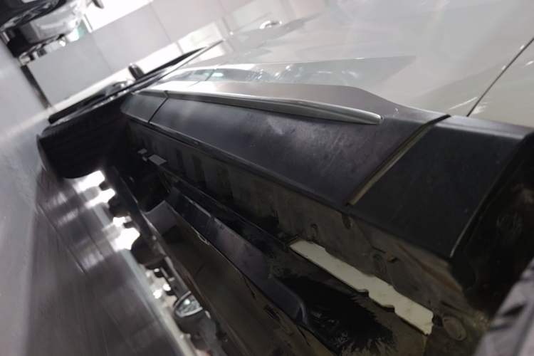 Used Toyota Wildlander 2020 2.0L CVT Two-Wheel Drive Luxury Edition Right Side Sill