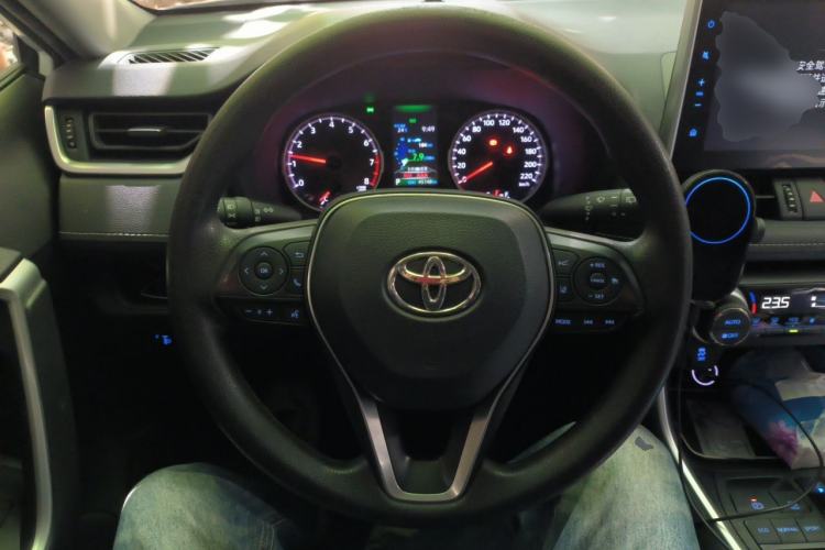 Used Toyota Wildlander 2020 2.0L CVT Two-Wheel Drive Luxury Edition Steering Wheel