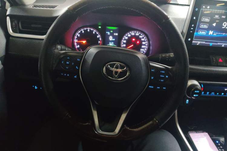 Used Toyota Wildlander 2020 2.0L CVT Two-Wheel Drive Luxury Edition Steering Wheel