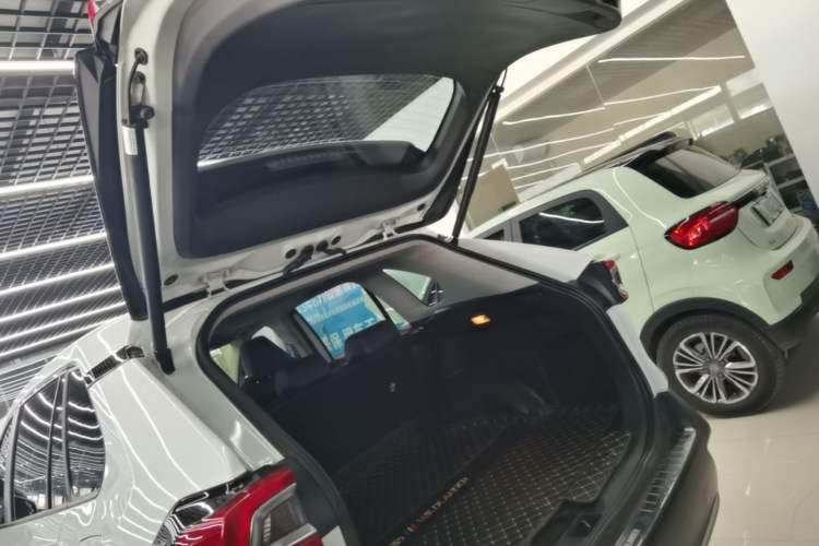 Used Toyota Wildlander 2020 Dual-Engine 2.5L E-CVT Two-Wheel Drive Luxury Edition Trunk
