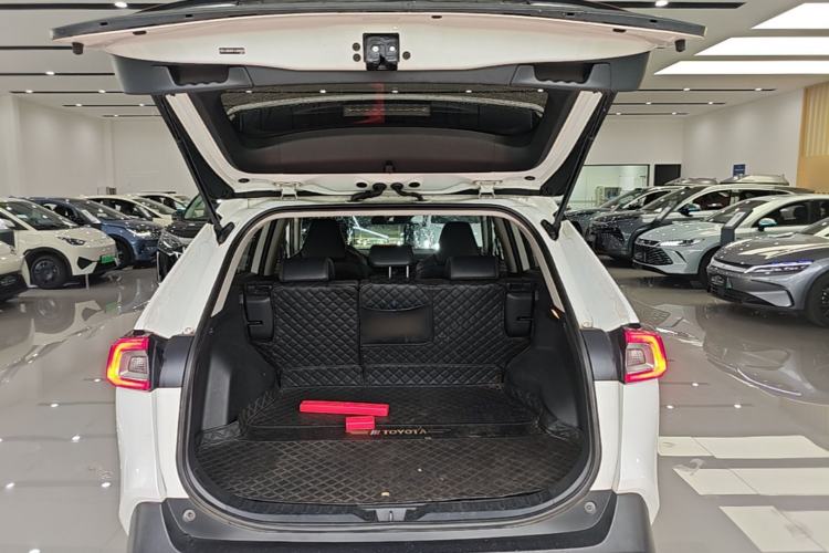 Used Toyota Wildlander 2020 2.0L CVT 4x4 Luxury Edition Trunk