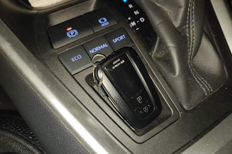 Used Toyota Wildlander 2020 2.0L CVT Two-Wheel Drive Luxury Edition Vehicle Key