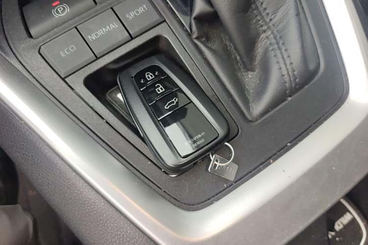 Used Toyota Wildlander 2020 2.0L CVT Two-Wheel Drive Prestige Edition Vehicle Key