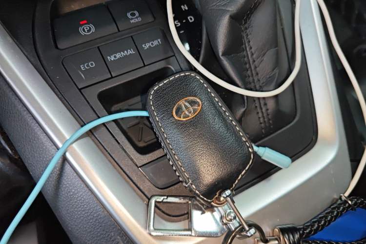Used Toyota Wildlander 2020 Dual-Engine 2.5L E-CVT Two-Wheel Drive Luxury Edition Vehicle Key