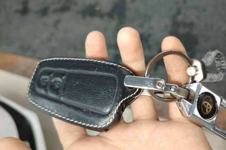 Used Toyota Wildlander 2020 2.0L CVT Two-Wheel Drive Luxury Edition Vehicle Key