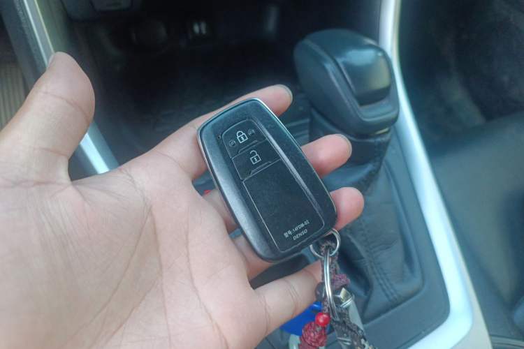 Used Toyota Wildlander 2020 2.0L CVT 4x4 Luxury Edition Vehicle Key