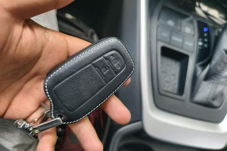 Used Toyota Wildlander 2020 2.0L CVT Two-Wheel Drive Luxury Edition Vehicle Key