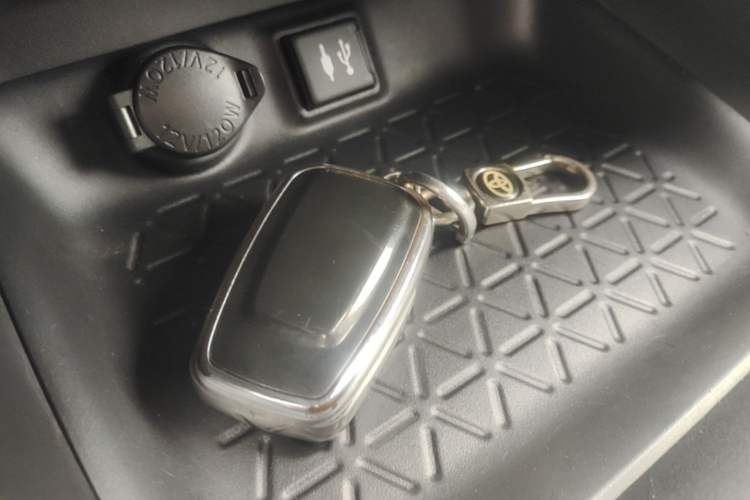 Used Toyota Wildlander 2020 2.0L CVT 4x4 Luxury Edition Vehicle Key