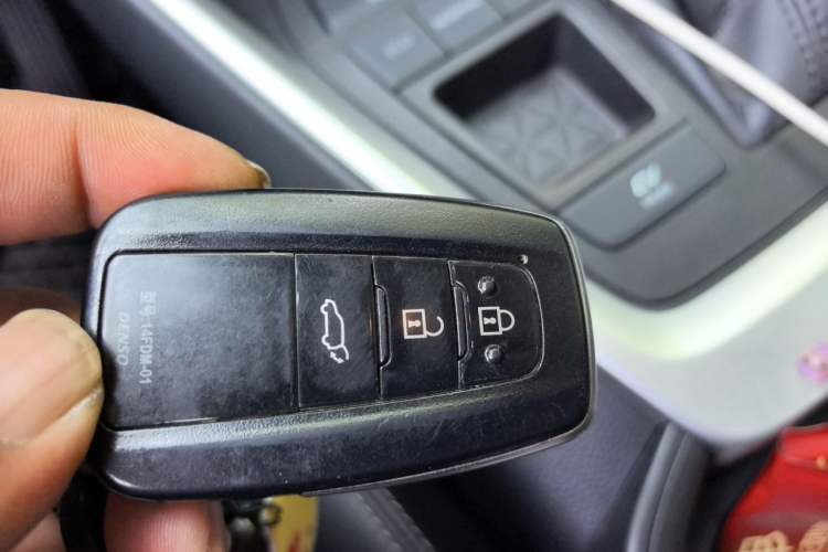Used Toyota Wildlander 2020 Dual-Engine 2.5L E-CVT Two-Wheel Drive Prestige Edition Vehicle Key
