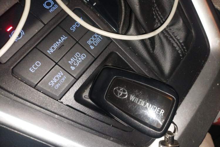 Used Toyota Wildlander 2020 2.0L CVT 4x4 Luxury Edition Vehicle Key
