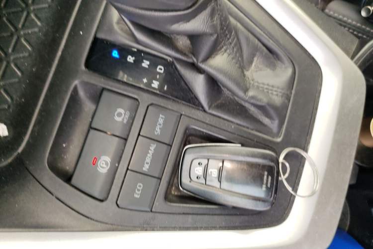 Used Toyota Wildlander 2020 2.0L CVT Two-Wheel Drive Luxury Edition Vehicle Key