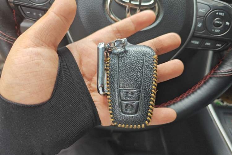 Used Toyota Wildlander 2020 2.0L CVT Two-Wheel Drive Luxury Edition Vehicle Key