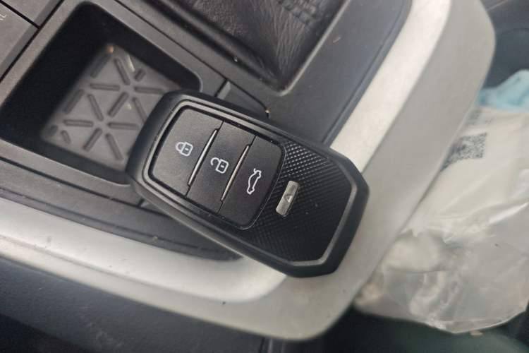 Used Toyota Wildlander 2020 Dual-Engine 2.5L E-CVT Two-Wheel Drive Luxury Edition Vehicle Key