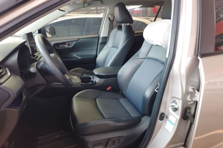 Used Toyota Wildlander 2020 2.0L CVT 4x4 Tech Edition Left Front Seat
