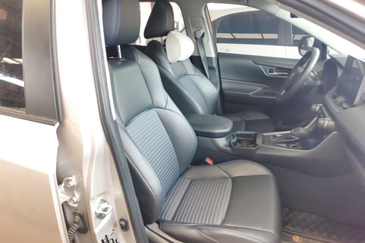 Used Toyota Wildlander 2020 2.0L CVT 4x4 Tech Edition Right Front Seat