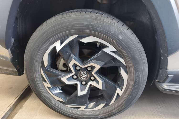 Used Toyota Wildlander 2020 2.0L CVT 4x4 Tech Edition Right Rear Wheel Hub