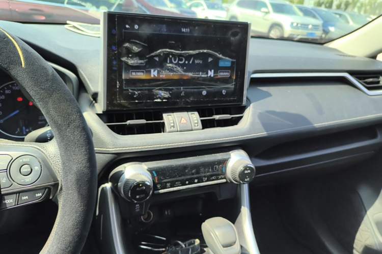 Used Toyota Wildlander 2021 Dual-Engine 2.5L E-CVT Two-Wheel Drive Luxury Edition Audio And AC Panel