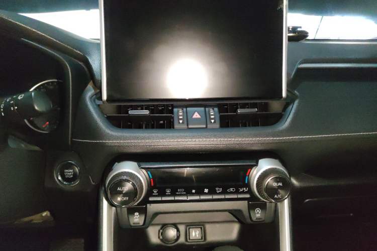 Used Toyota Wildlander 2021 2.0L CVT Two-Wheel Drive Luxury Edition Audio And AC Panel