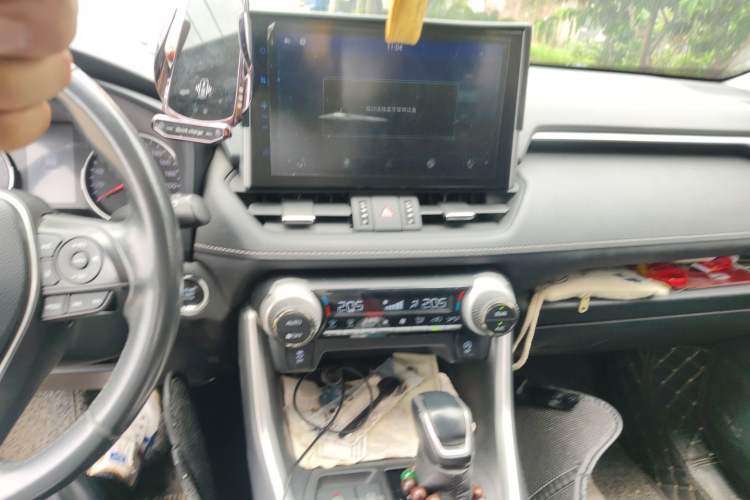 Used Toyota Wildlander 2021 2.0L CVT Two-Wheel Drive Luxury Edition Audio And AC Panel