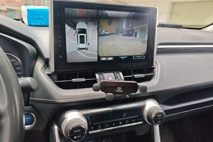 Used Toyota Wildlander 2021 Dual-Motor 2.5L E-CVT Four-Wheel Drive Luxury Edition Audio And AC Panel