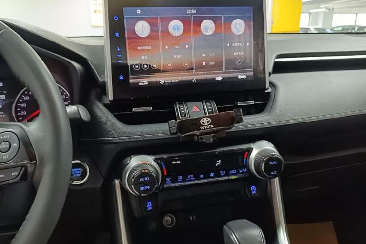 Used Toyota Wildlander 2021 2.0L CVT 4x4 Luxury Edition Audio And AC Panel