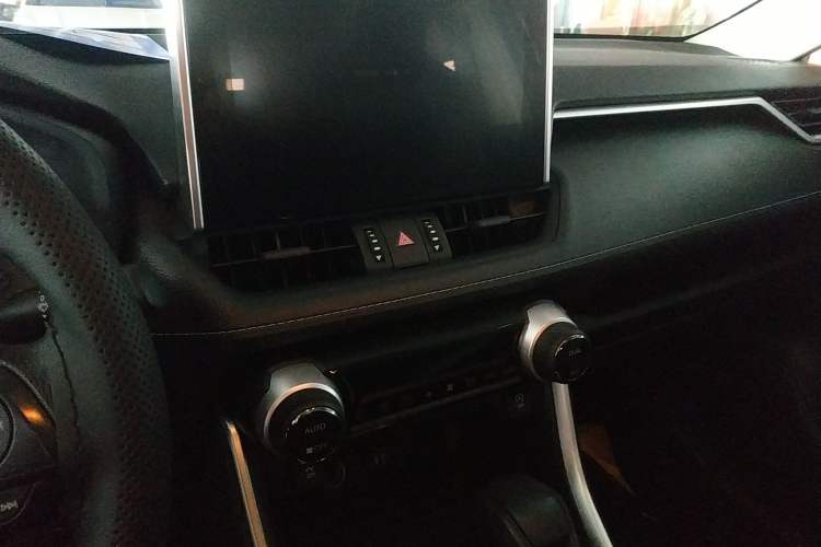 Used Toyota Wildlander 2021 2.0L CVT 4x4 Luxury Edition Audio And AC Panel