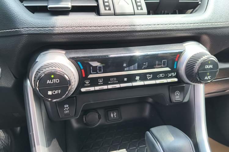 Used Toyota Wildlander 2021 2.0L CVT Two-Wheel Drive Luxury Edition Audio And AC Panel