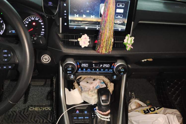Used Toyota Wildlander 2021 2.0L CVT Two-Wheel Drive Luxury Edition Audio And AC Panel