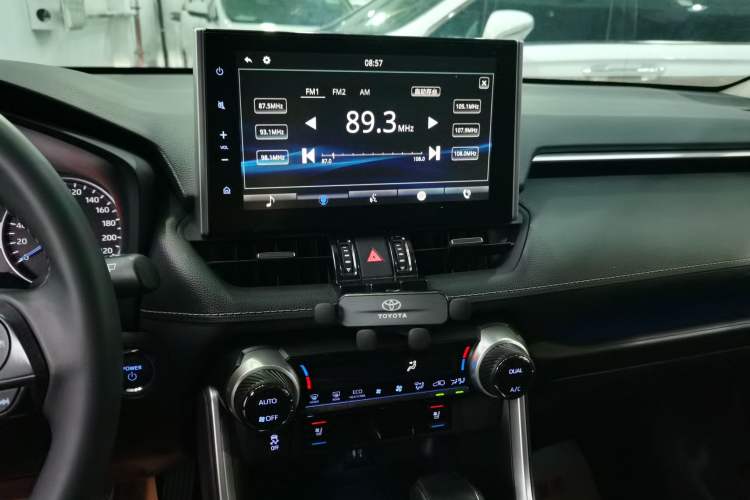 Used Toyota Wildlander 2021 Dual-Engine 2.5L E-CVT Two-Wheel Drive Luxury Edition Audio And AC Panel