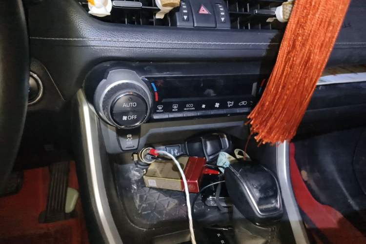 Used Toyota Wildlander 2021 2.0L CVT Two-Wheel Drive Luxury Edition Audio And AC Panel